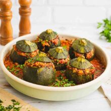 tava rotunda cu 6 dovlecei umpluti cu orez si ciuperci