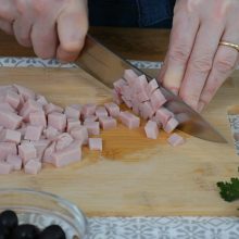șuncă tăiată cubulețe pentru chec aperitiv