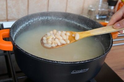 Fasole alba fiarta perfect pentru iahnie de post