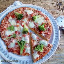 Pizza cu broccoli si sunca de pui