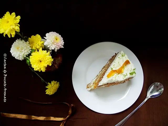 Tort cu morcovi (carrot cake)