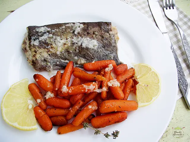 Peşte la cuptor cu morcovi caramelizati