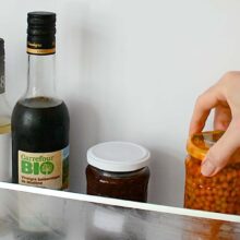 cătină cu miere la borcan păstrată la frigider