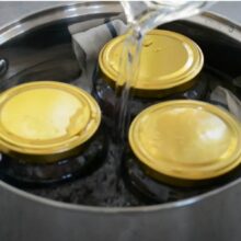 cum se sterilizeaza borcanele cu compot de prune pentru iarna