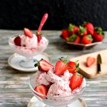 Înghețată de casă cu căpșuni