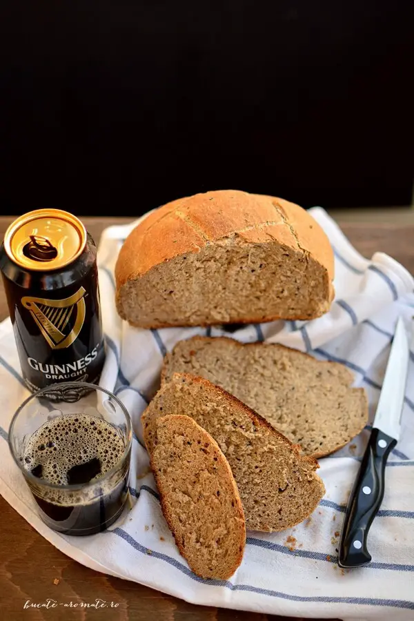 Pâine neagră cu bere şi negrilică