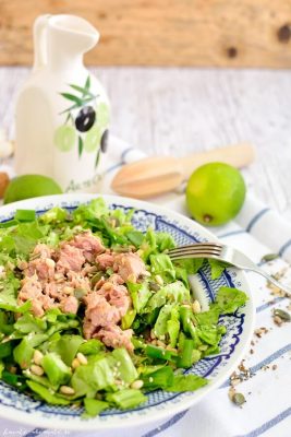 retete dietetice - Salată verde cu ton și seminţe de tot felul