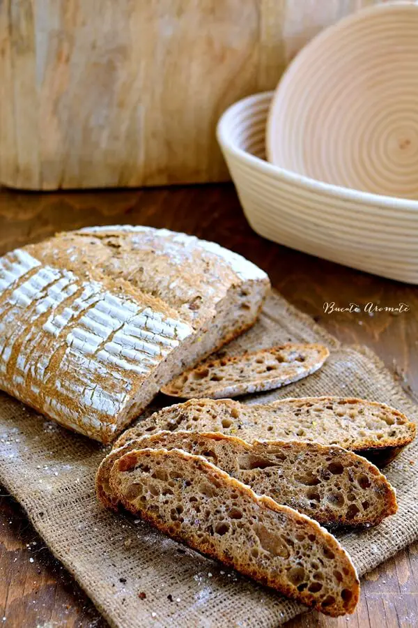 Pâine cu făină integrală și semințe de in