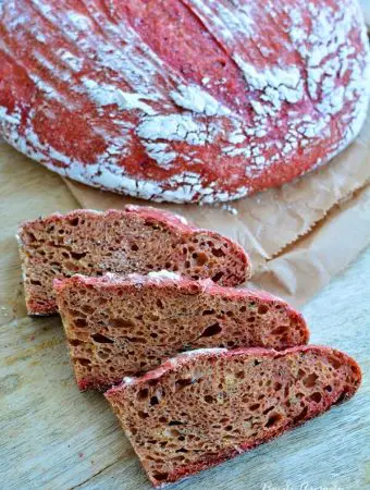 Pâine cu sfeclă roşie şi seminţe de chimen
