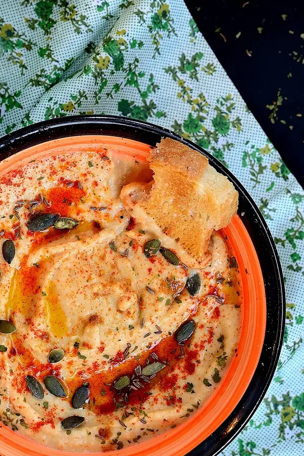 rețete de hummus - Hummus fără tahini, dar cu mult usturoi copt