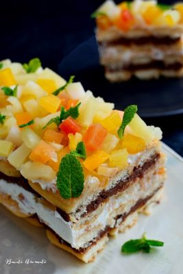 deserturi fără coacere - Prăjitură cu pişcoturi de şampanie şi fructe tropicale