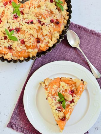 Tarta crumble cu caise