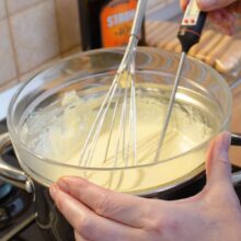 Gălbenușuri pasteurizate pe baie de abur pentru cremă tiramisu fără ou crud.