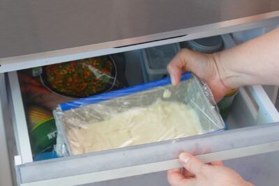 Racire prajitura fara coacere la congelator pentru 5 minute