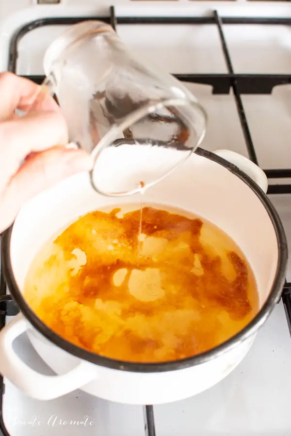 Preparare sos de zahar ars pentru mâncare de gutui