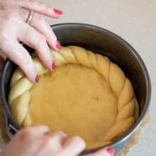 Cum se modeleaza aluatul pentru pasca