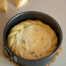 Umplutura de branza si stafide