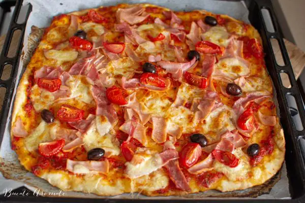 Pizza rapidă cu subțire crocant, fără dospire | Bucate Aromate