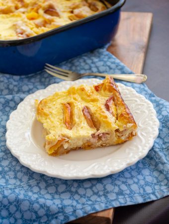 Plăcintă cu piersici și iaurt