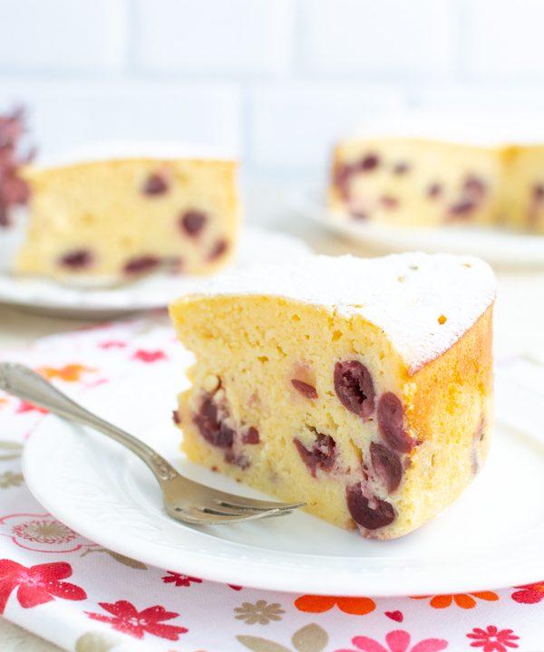 Pasca cu visine. Cheesecake cu visine.