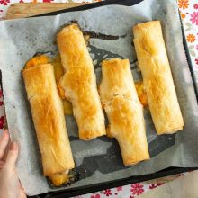 Strudel cu caise rumenit