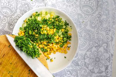 ingrediente salata de dovlecei in castron