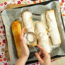 strudel pudrat cu zahar