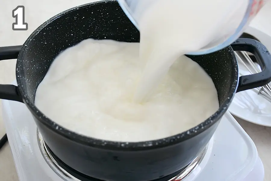 lapte turnat in oala