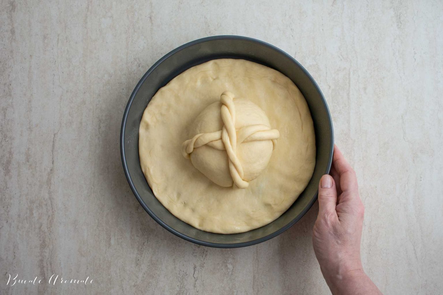 Colac și prescuri pentru parastas rețeta cu aluat de cozonac Bucate