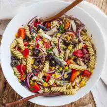 salata de paste reci cu macrou marinat