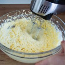 Preparare crema pentru prajitura Albinita