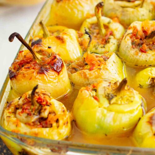 ardei umpluti in caserola de sticla cu sos