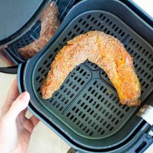 muschoulet de porc asezat in cosul airfryerului