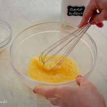 oua batute cu telul de mana