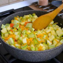 dovlecei cuburi gatiti in tigaie