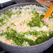 marar tocat adaugat in cratita peste ciulama de dovlecei cu smantana