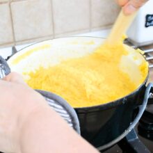 fierbere mămăligă pentru bulz