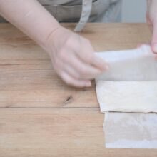 modelare merdene în foi de plăcintă