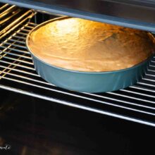 prajitura rasturnata cu nectarine la cuptor