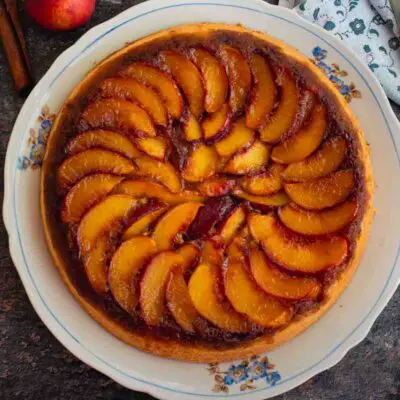prajitura rasturnata cu nectarine si caramel