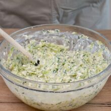 umplutura pentru placinta cu dovlecei si telemea