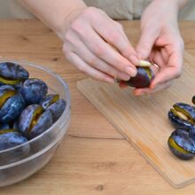 umplere prune cu migdale