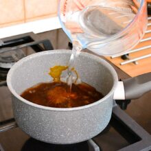 pregatire sirop de caramel pentru blatul prajiturii ora 12