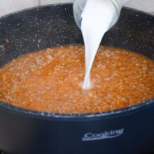 fierbere sos Bolognese pentru lasagna cu lapte pentru reglarea aciditatii
