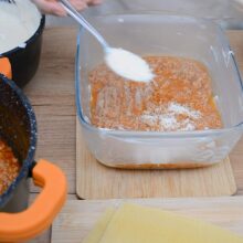 cum se monteaza lasagna Bolognese in tava
