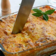 taiere lasagna Bolognese dupa coacere