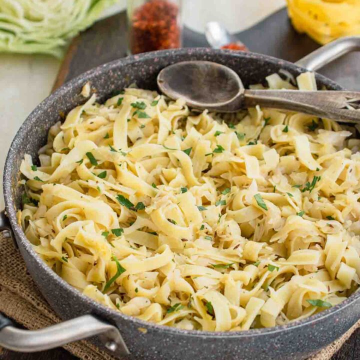 taietei cu varza in cratita