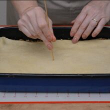 ultima foaie de aluat fraged intepata cu furculita