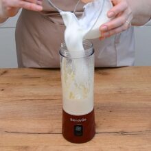 maioneza dietetica cu iaurt pregatita la blender