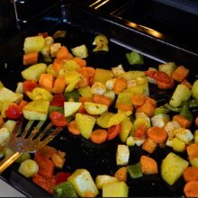 legume coapte in cuptor pentru reteta de salata calda cu branza